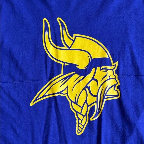 PINK Victoria's Secret Purple and Gold Long Sleeve Tee
Minnesota Vikings - Picture 3 of 6